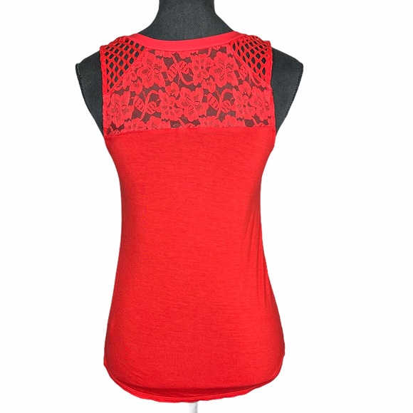 Sleeveless Shirt - Picture 5 of 7